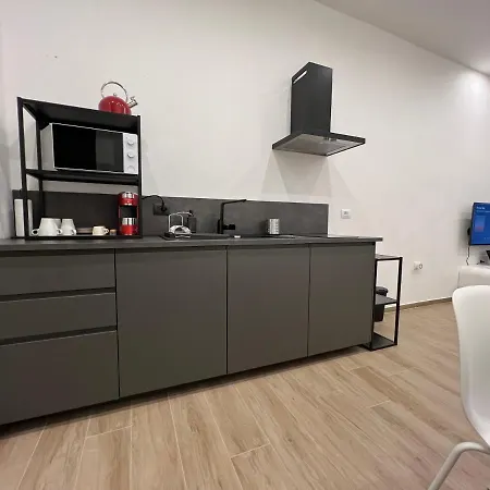 Pensión Citywise Vittorio - Independent Near Station 3*